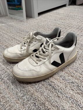 Veja V 10 Sneaker